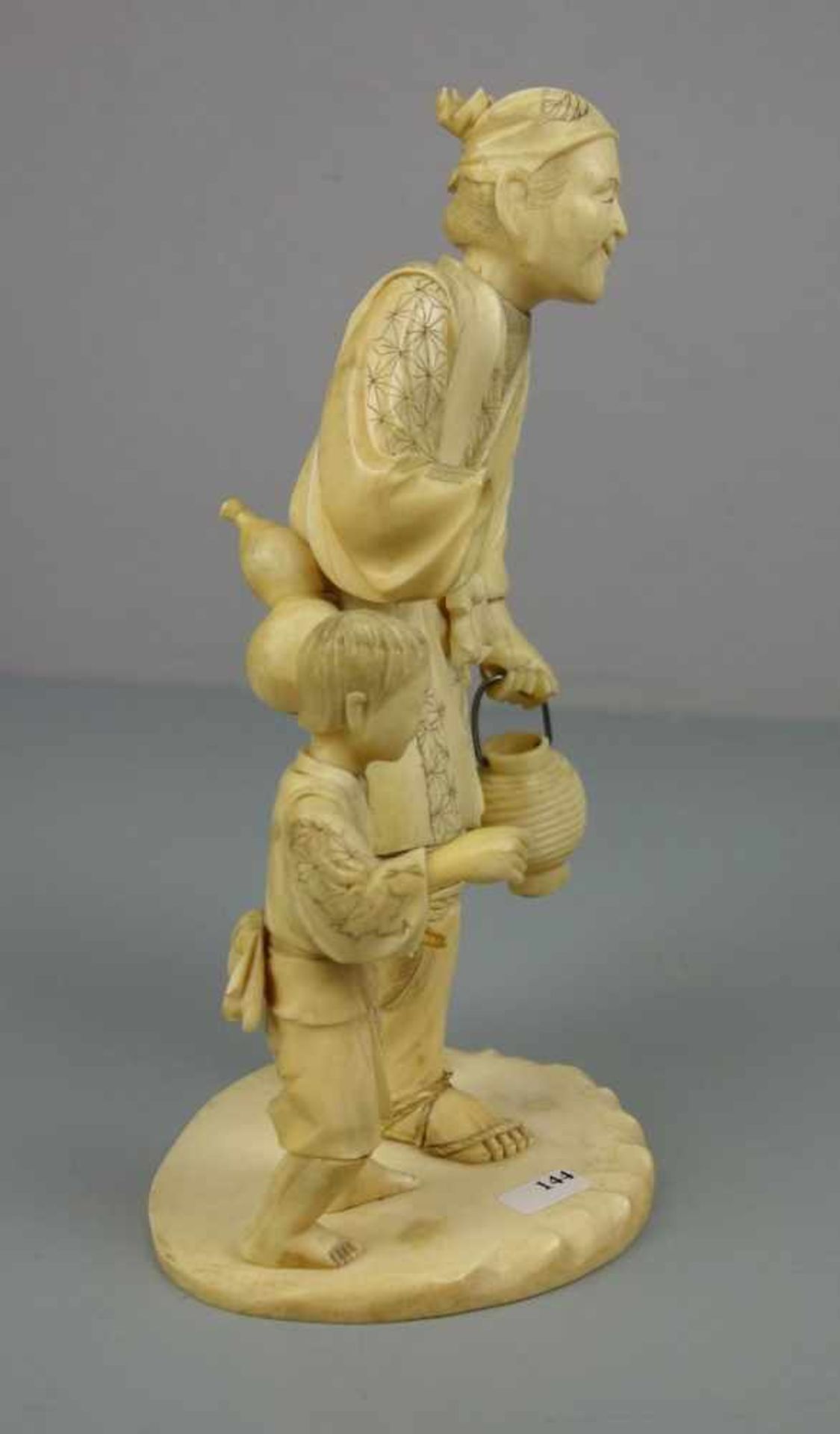 ELFENBEINFIGUR "Mann mit seinem Sohn" / Okimono Figur / ivory figure, Japan, um 1900 (Meiji- - Bild 11 aus 11