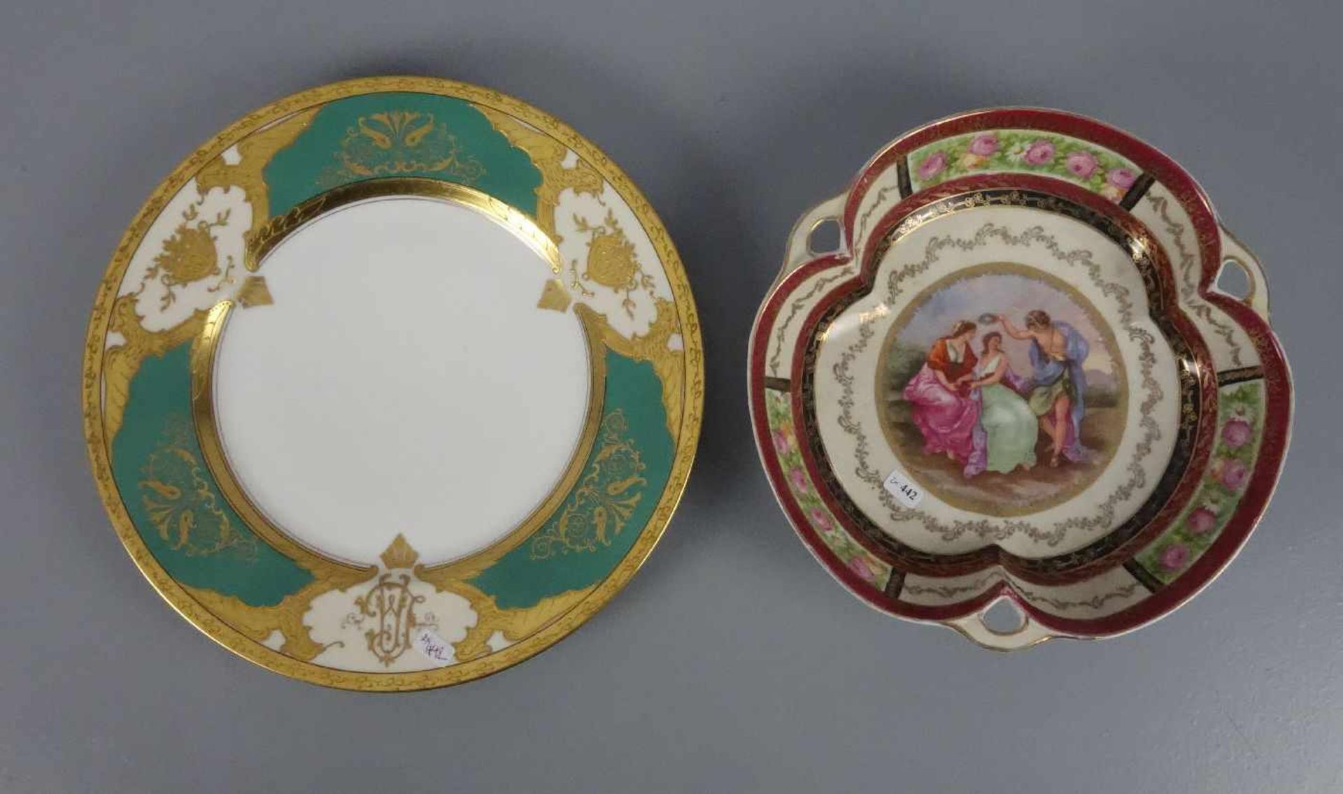 KONVOLUT PORZELLAN: PRUNKTELLER UND SCHALE / porcelain plate and bowl, 20. Jh., Porzellan. 1) Schale