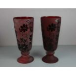 VASENPAAR / pair of vases, Glas, 2. Hälfte 20. Jh.; profilierter und aufgewölbter Rundstand mit