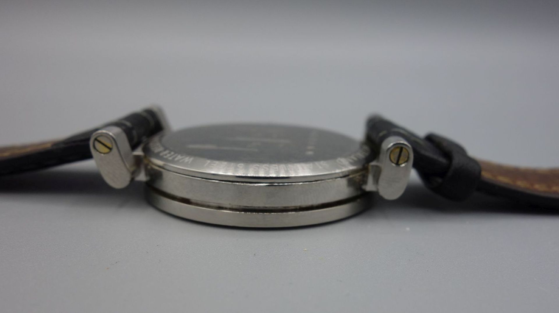 ARMBANDUHR - XEMEX OFFROAD / wristwatch, Quarz, Schweiz. Rundes Edelstahlgehäuse an schwarzem - Bild 4 aus 7