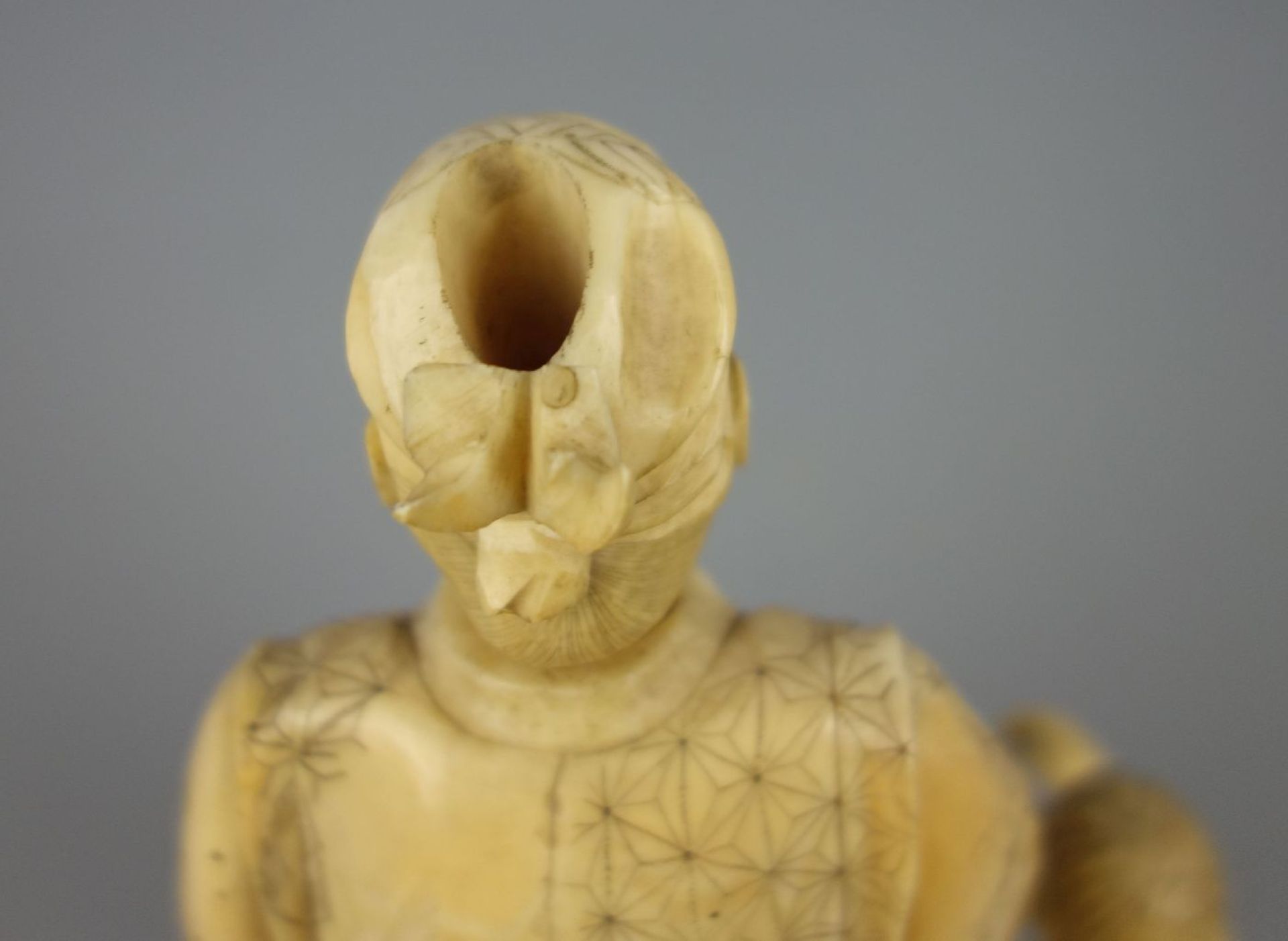 ELFENBEINFIGUR "Mann mit seinem Sohn" / Okimono Figur / ivory figure, Japan, um 1900 (Meiji- - Bild 9 aus 11