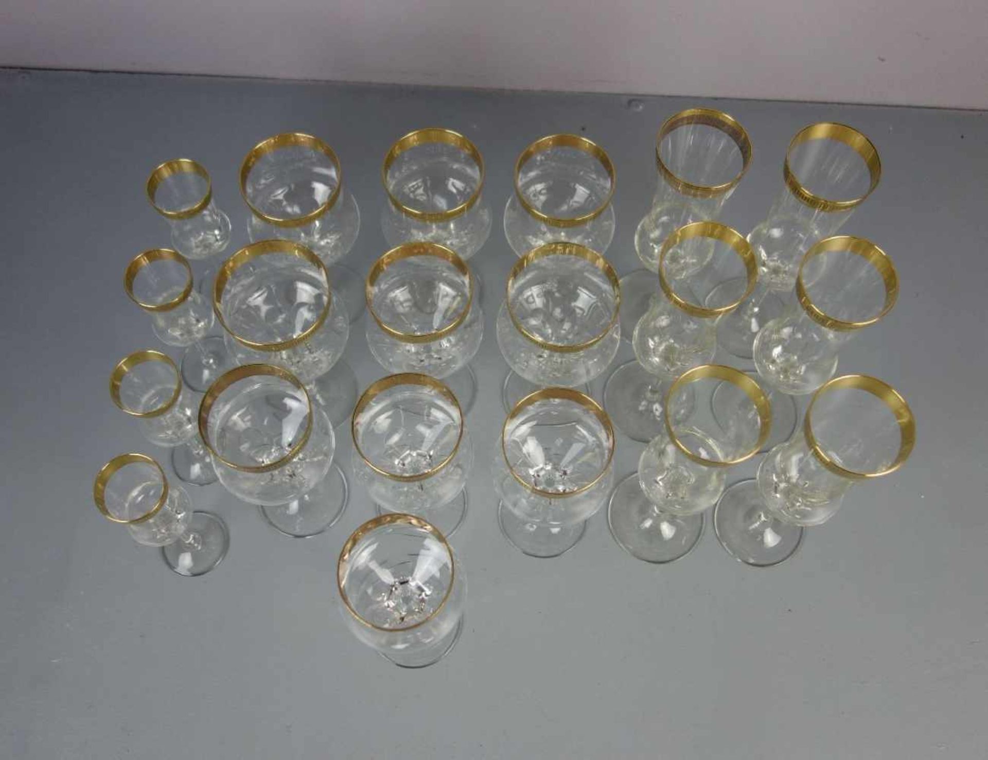 TRINKGLASGARNITUR / GLASSERIE / set of 20 glasses, Mitte 20 Jh.; aufgewölbter Rundstand, unterhalb - Image 3 of 4