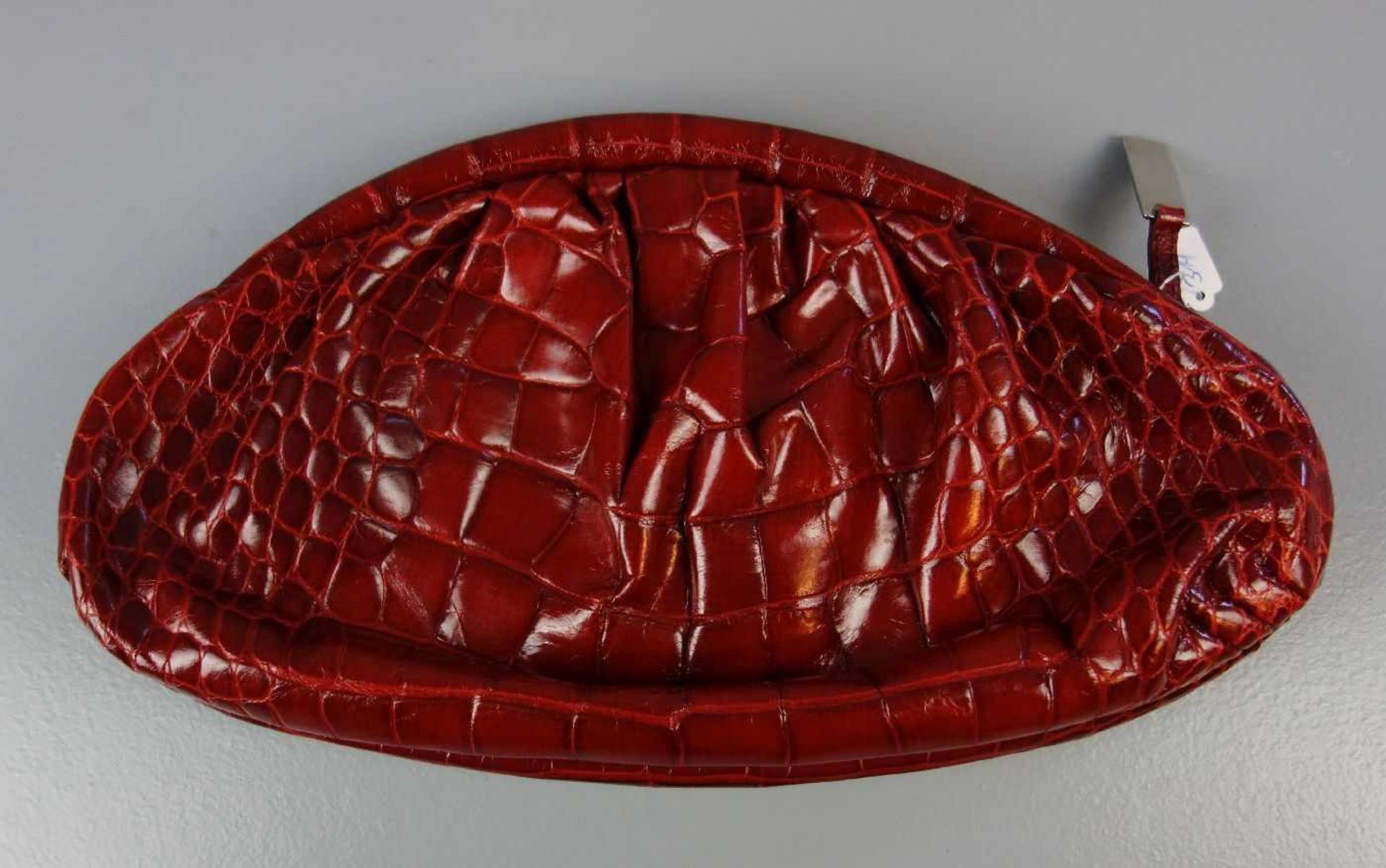 FURLA - CLUTCH / HANDTASCHE / handbag, Manufaktur Furla, Italien (seit 1927), rotes Rindsleder mit - Bild 2 aus 3
