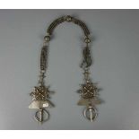 BERBERSCHMUCK: FIBELN UND KETTE, Zagora / Marokko, 1. Hälfte 20. Jh., Silber, Gewicht 446 g. Große