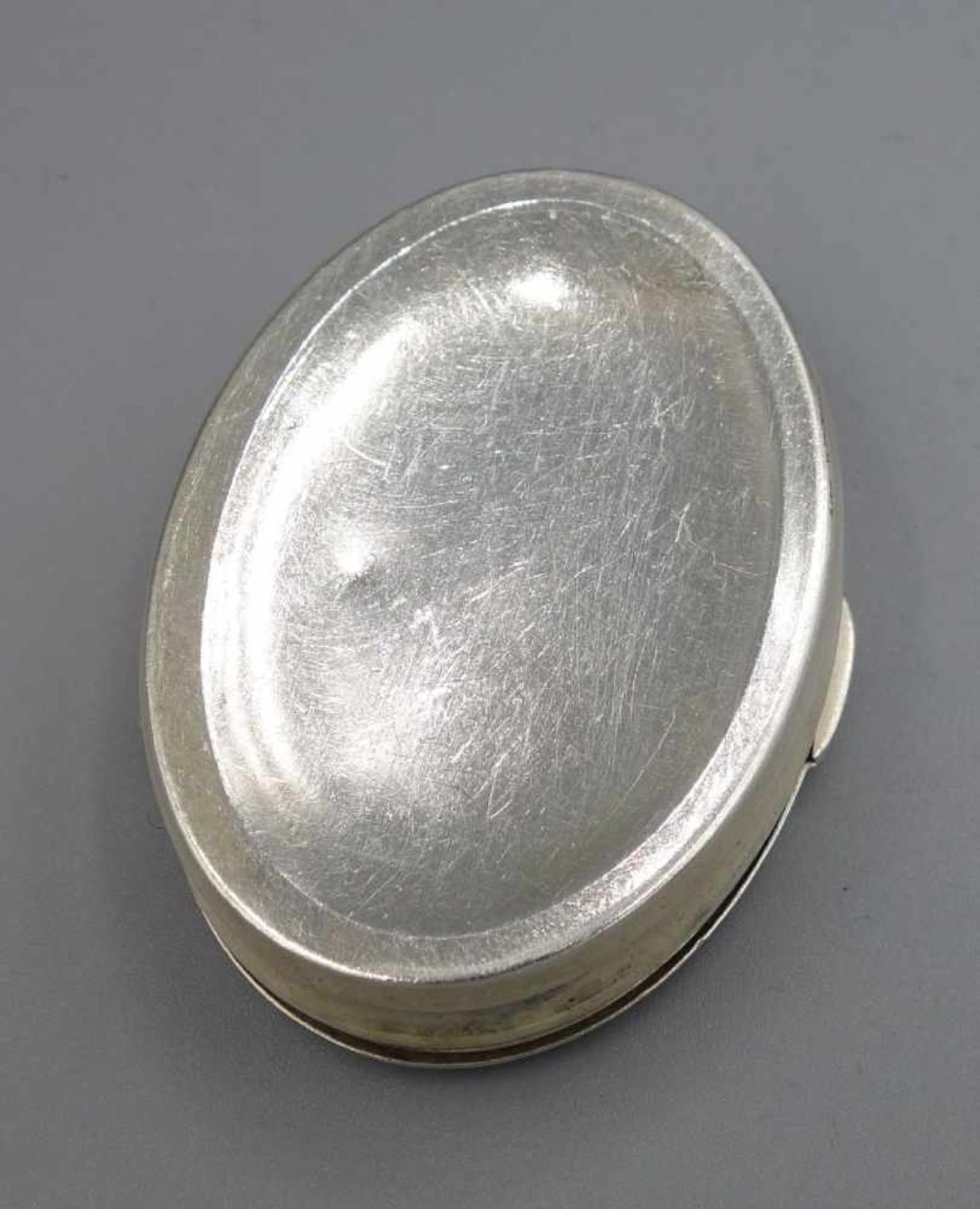 SILBERNE DECKELDOSE / PILLENDOSE / SCHATULLE / silver pillbox, 1. H. 20. Jh., deutsch, 835er Silber, - Image 5 of 5