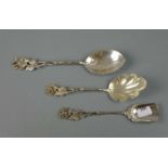 KONVOLUT VORLEGEBESTECK "HILDESHEIMER ROSE" / two serving spoons and a serving fork, 20. Jh.,