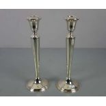 PAAR LEUCHTER / TISCHLEUCHTER / silver candlesticks, Sterlingsilber mit beschwertem Fuss, unter