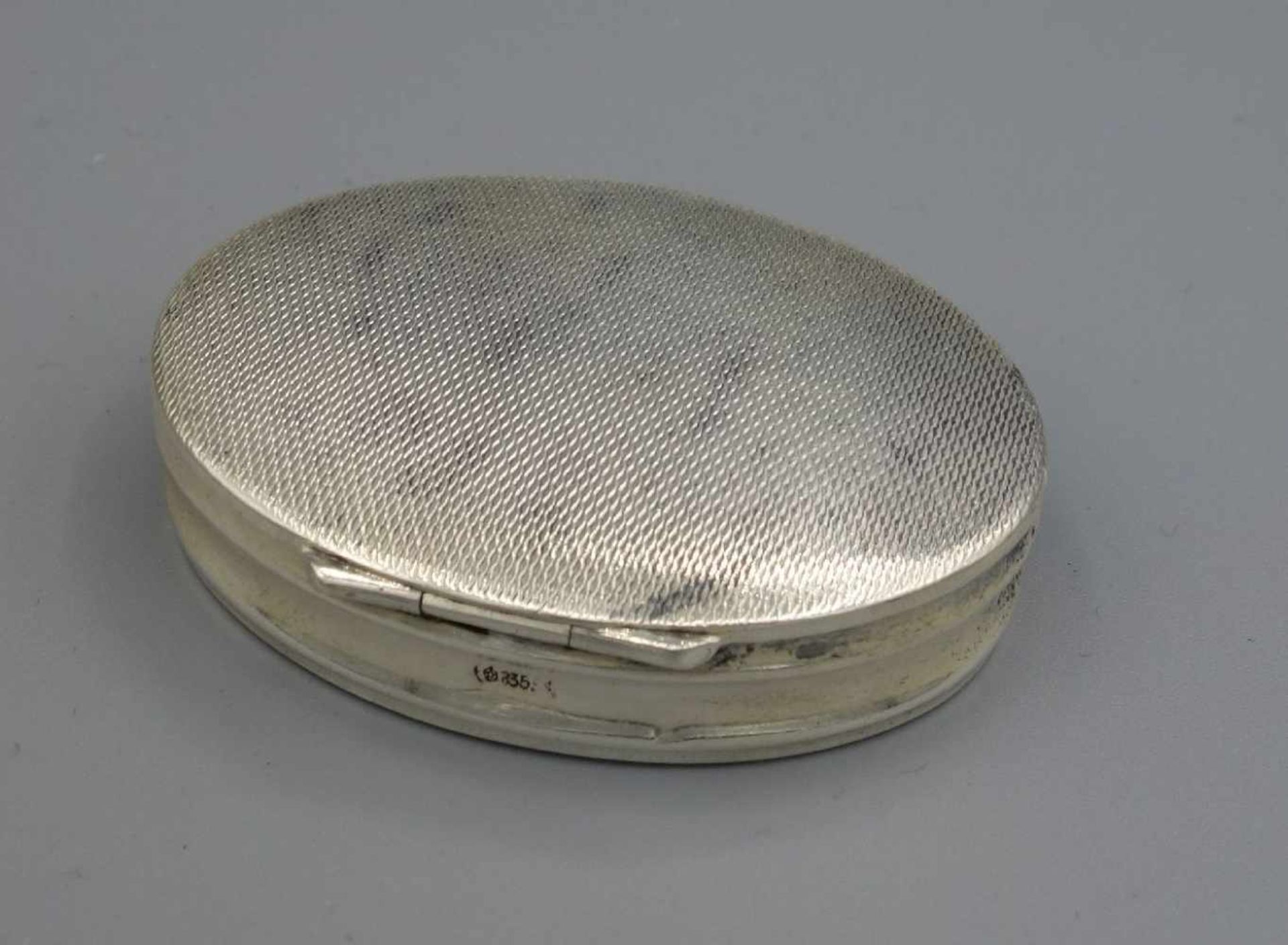 SILBERNE DECKELDOSE / PILLENDOSE / SCHATULLE / silver pillbox, 1. H. 20. Jh., deutsch, 835er Silber, - Bild 4 aus 5