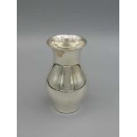 VASE, 925er Silber (32 g), gepunzt mit Feingehaltsangabe und Herstellermarke Hermann Bauer,