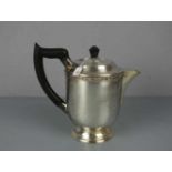 KAFFEEKANNE / KANNE / coffee pot, versilbertes Metall und Bakelit, 1. H. 20. Jh., England, unter dem