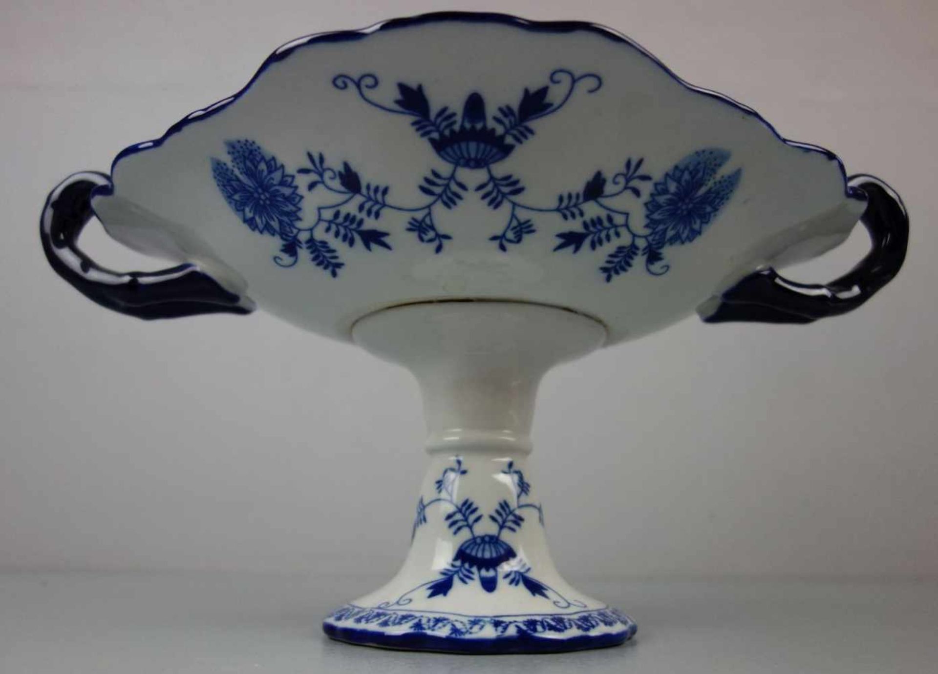 SCHALE / FUSSSCHALE / bowl on a stand, zweiteilig, Porzellan, gemarkt in Anlehnung an die Manufaktur - Image 6 of 6
