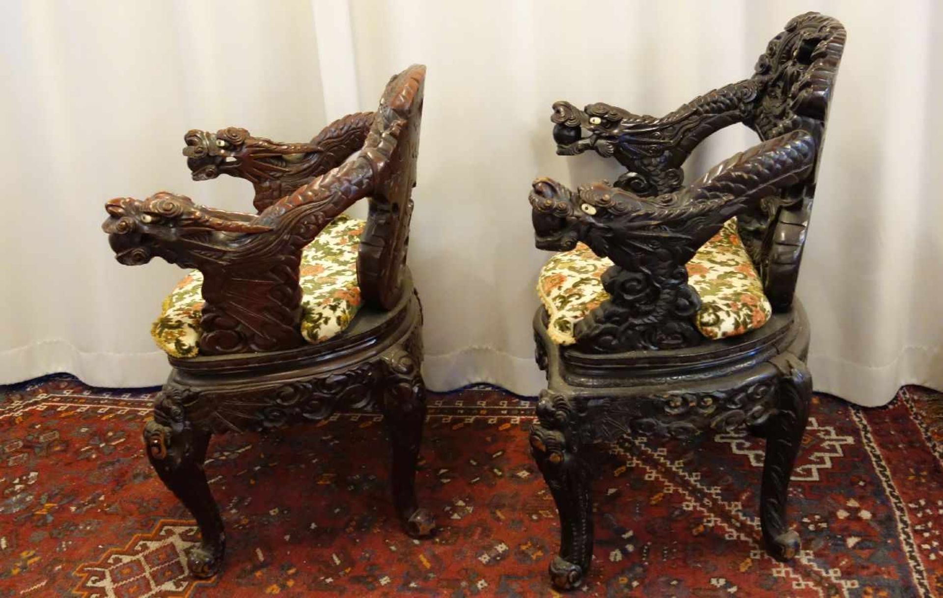 PAAR CHINESISCHE DRACHENSTÜHLE / SESSEL / ARMLEHNSTÜHLE / armchairs, ebonisiertes rötliches - Image 4 of 6