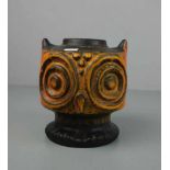 KÜNSTLERKERAMIK: EULEN-VASE / pottery owl vase, Mitte 20. Jh., dunkelblau und orange glasiert, unter