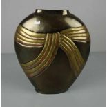 VASE, Bronze, braun, gold- und kupferfarben patiniert, 2. Hälfte 20. Jh.; ovaler Standring,