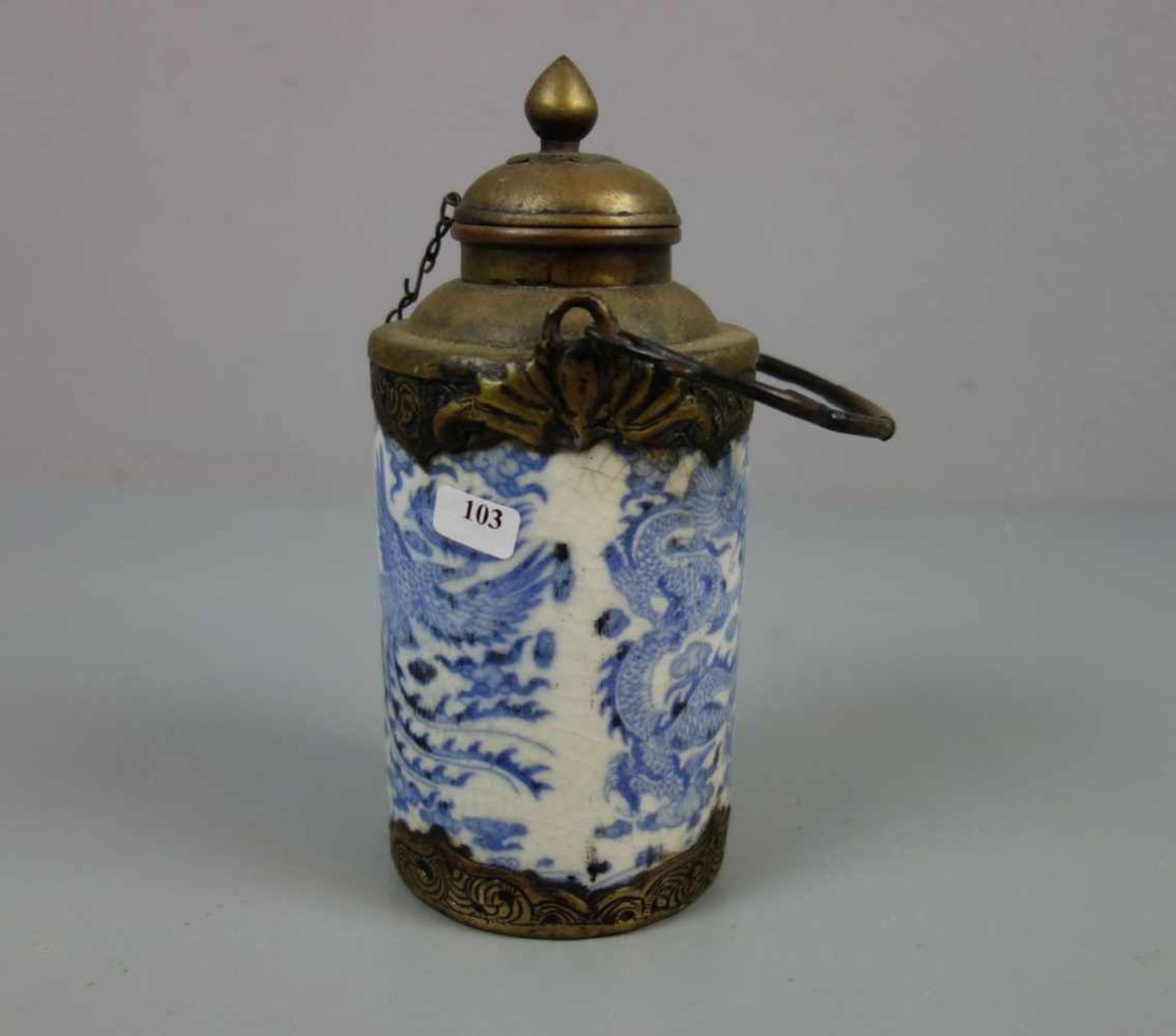 TEEDOSE / tea caddy, Porzellan mit Bronzemonturen, China, unter dem Stand gemarkt mit 6 - Bild 2 aus 5