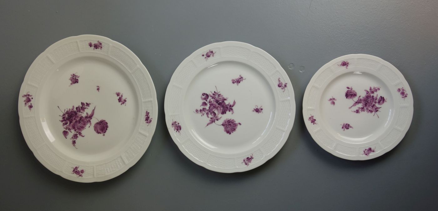 UMFANGREICHES NYMPHENBURG - SPEISESERVICE "ALT OSIER" MIT CAMAIEU-MALEREI IN PURPUR / dinner ware, - Image 3 of 8