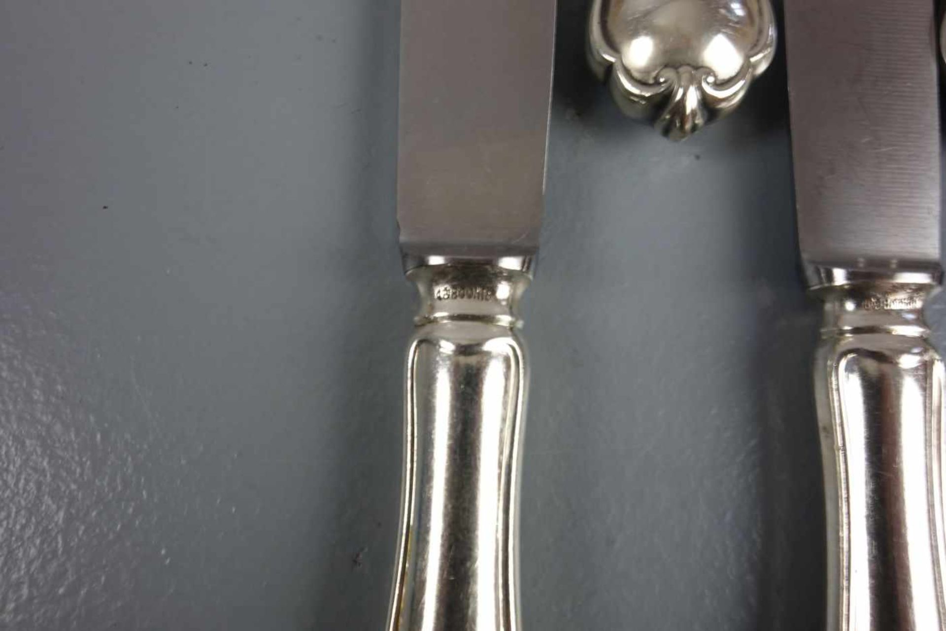 SILBERNES SPEISEBESTECK FÜR 6 PERSONEN / silver cutlery, wohl 1930er, deutsch, 800er Silber, - Image 2 of 3