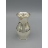 VASE, 925er Silber (32 g), gepunzt mit Feingehaltsangabe und Herstellermarke Hermann Bauer,