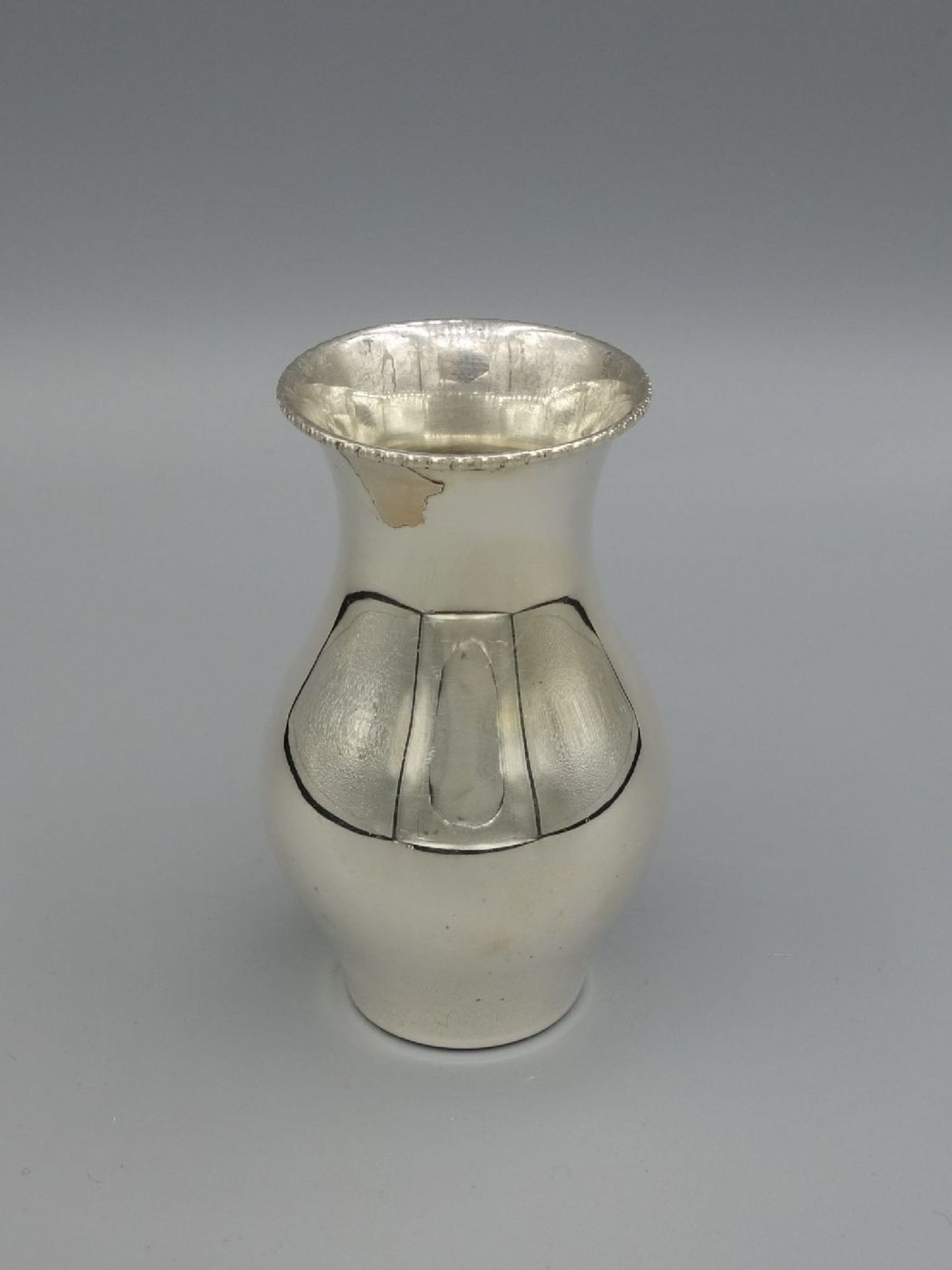 VASE, 925er Silber (32 g), gepunzt mit Feingehaltsangabe und Herstellermarke Hermann Bauer,