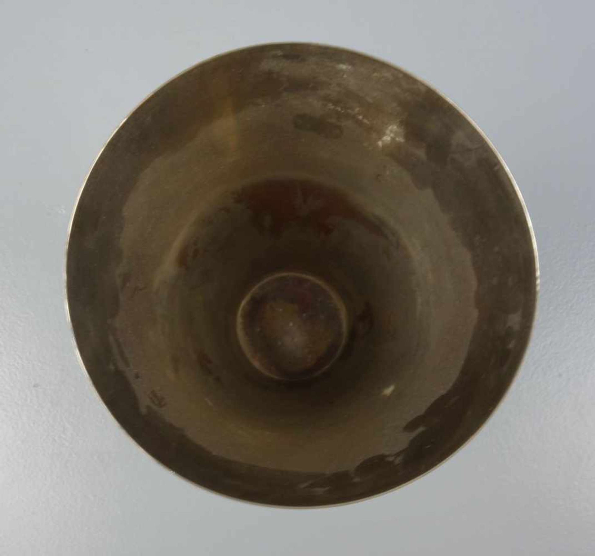 ART DÉCO VASE / SEKTKÜHLER, wohl um 1930, silberfarbenes Metall (wohl Nickel) mit Glasmonturen, ohne - Image 2 of 5