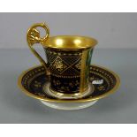 EMPIRE TASSE MIT UNTERTASSE / ANSICHTENTASSE / empire cup, um 1800, unterglasur gemarkt mit Fisch-