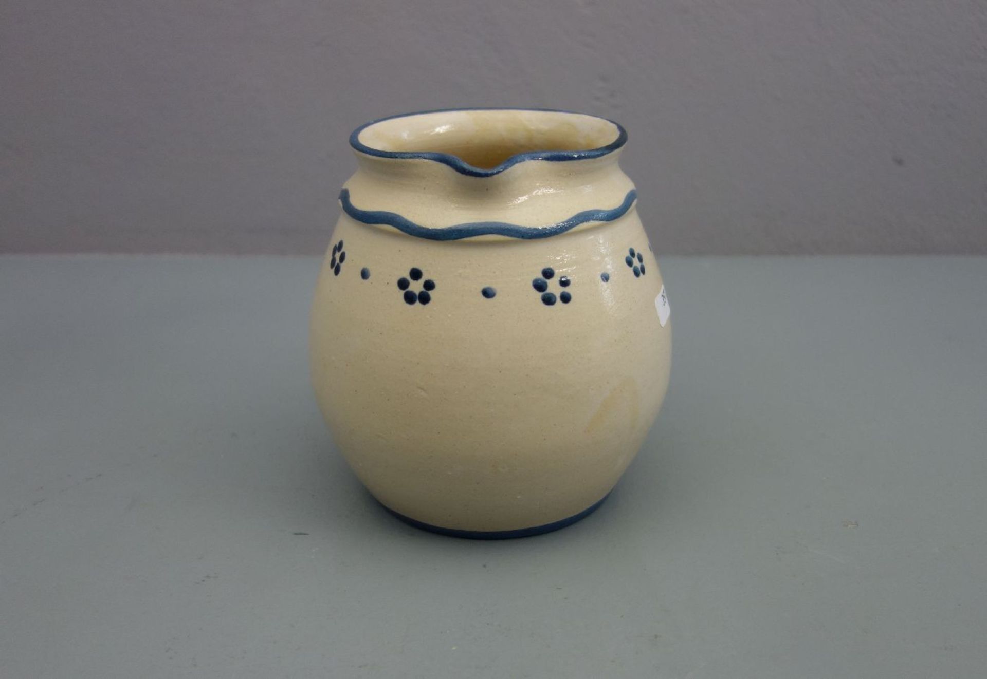 KRUG / ceramic jug, Keramik, heller Scherben, gebauchte Form mit profiliertem Hals, kleinem - Bild 2 aus 3