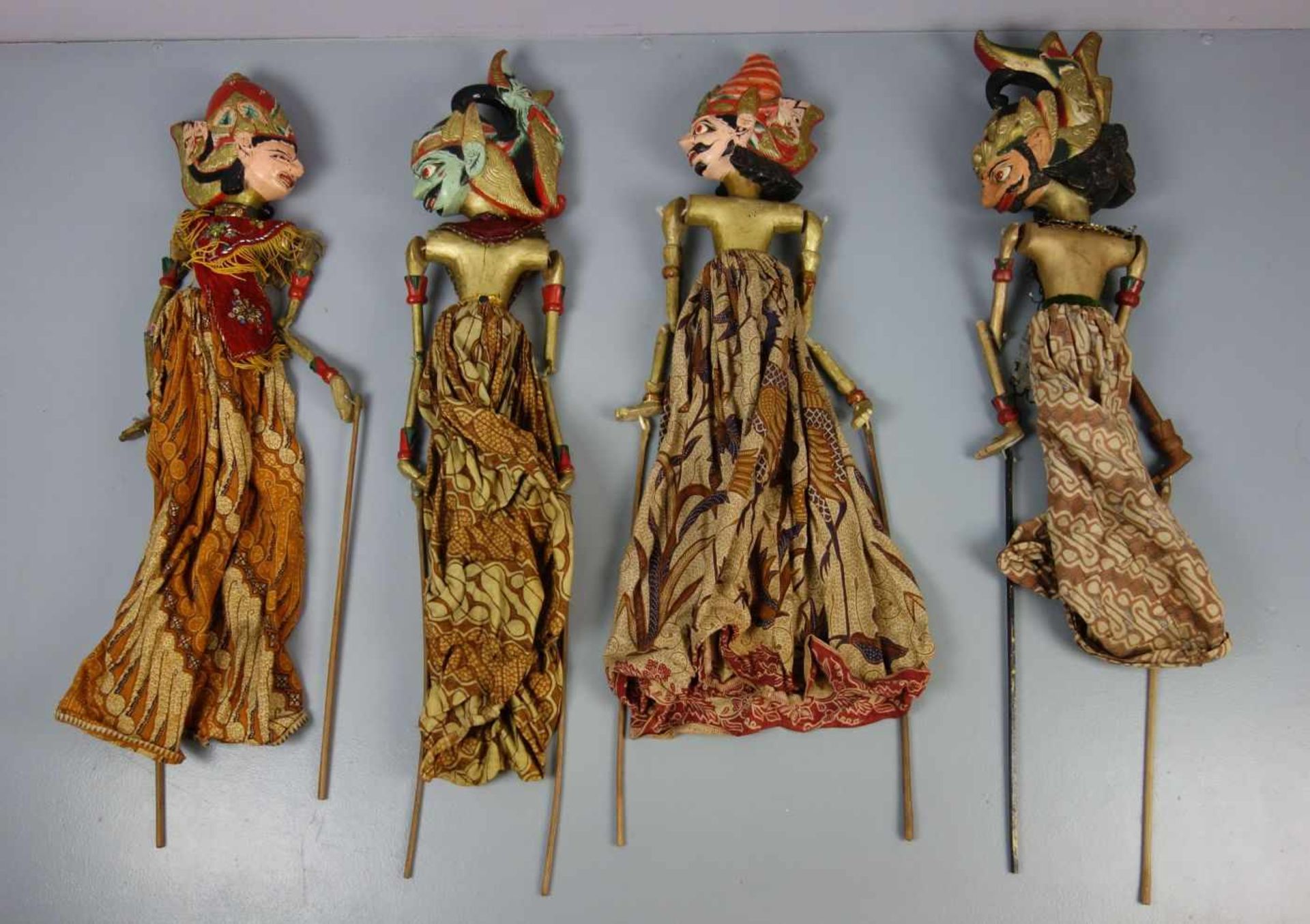 4 STABPUPPEN / WAYANG GOLEK: "Gatutkaca", "Jakatawan", "Aria Seta" und "Adipati Karna"; - Bild 2 aus 2