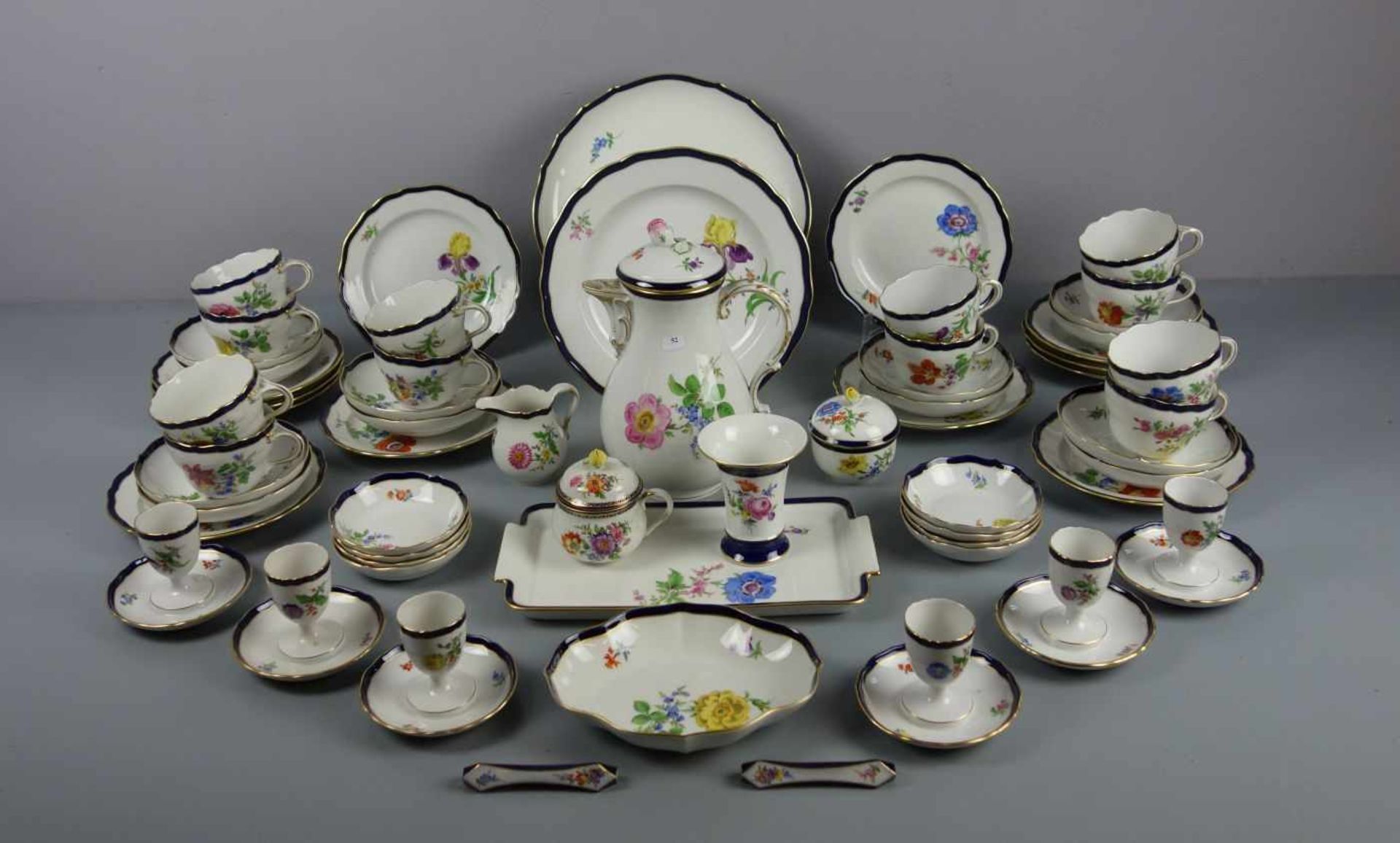 KAFFEE -, TEE - UND FRÜHSTÜCKSSERVICE / coffee or tea set, Porzellan, Manufaktur Meissen,