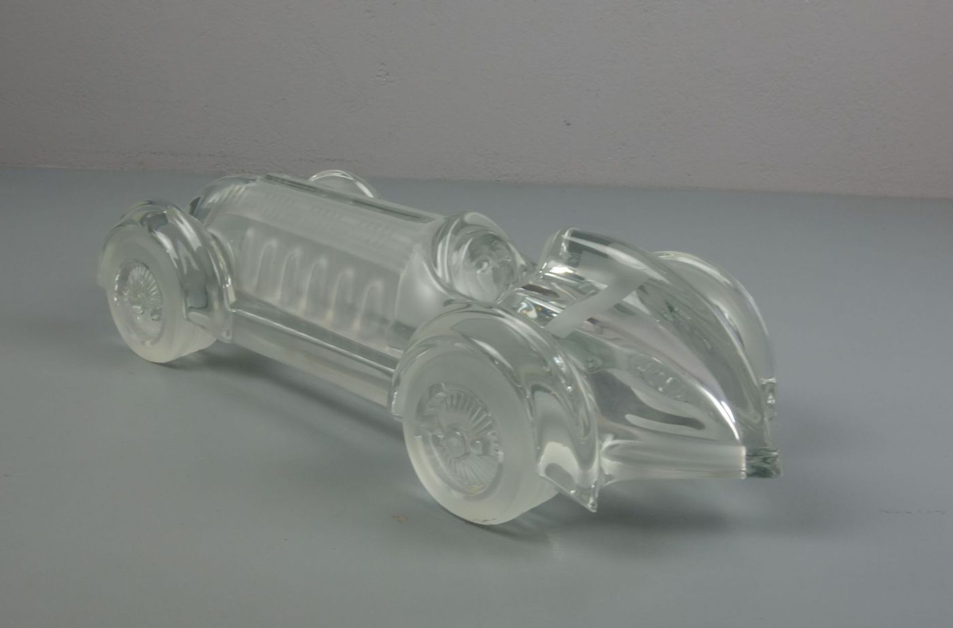 GLAS - ZIEROBJEKT "RENNWAGEN", Cristallerie Daum (ungemarkt) 1970er / 1980erJahre. Vollplastische - Bild 2 aus 5