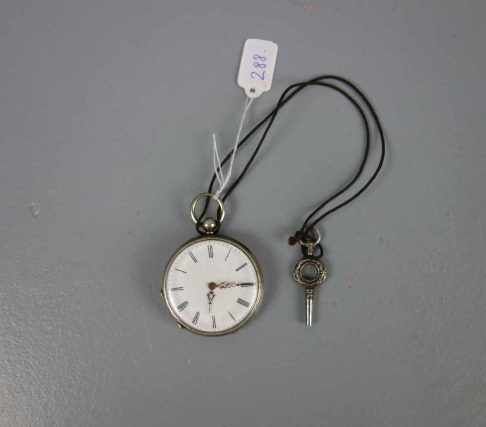 TASCHENUHR / open face silver pocket watch, Schweiz, Schlüsselaufzug (mit Schlüssel), um 1900.