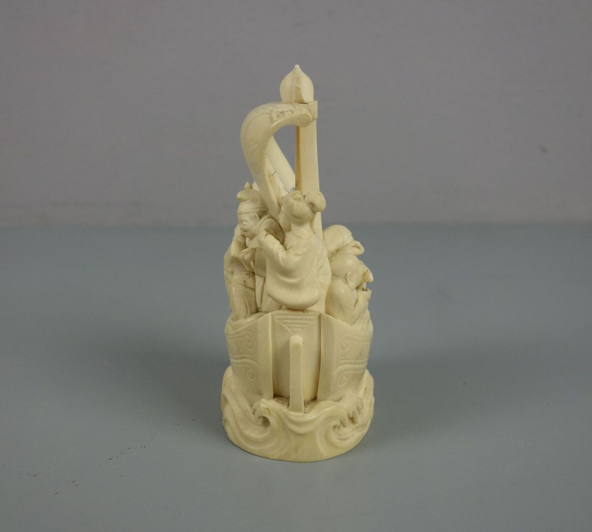 ELFENBEINFIGUR: "Die sieben Glücksgötter auf ihrem Schiff" / Okimono Figur / ivory figure, Japan, - Bild 4 aus 5