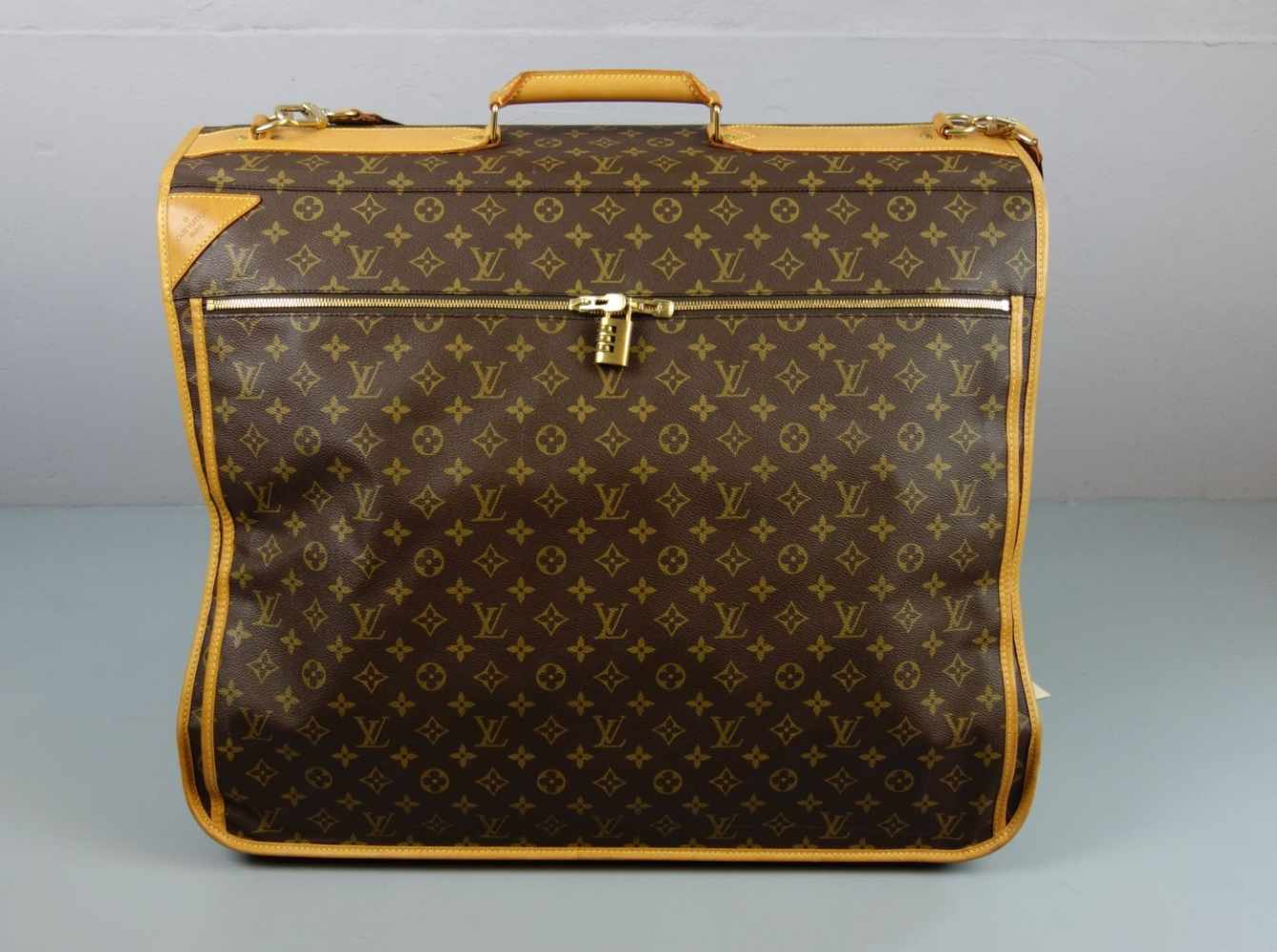 LOUIS VUITTON VINTAGE KLEIDERSACK / REISE - ANZUGSACK, Manufaktur Louis Vuitton Malletier S. A.,