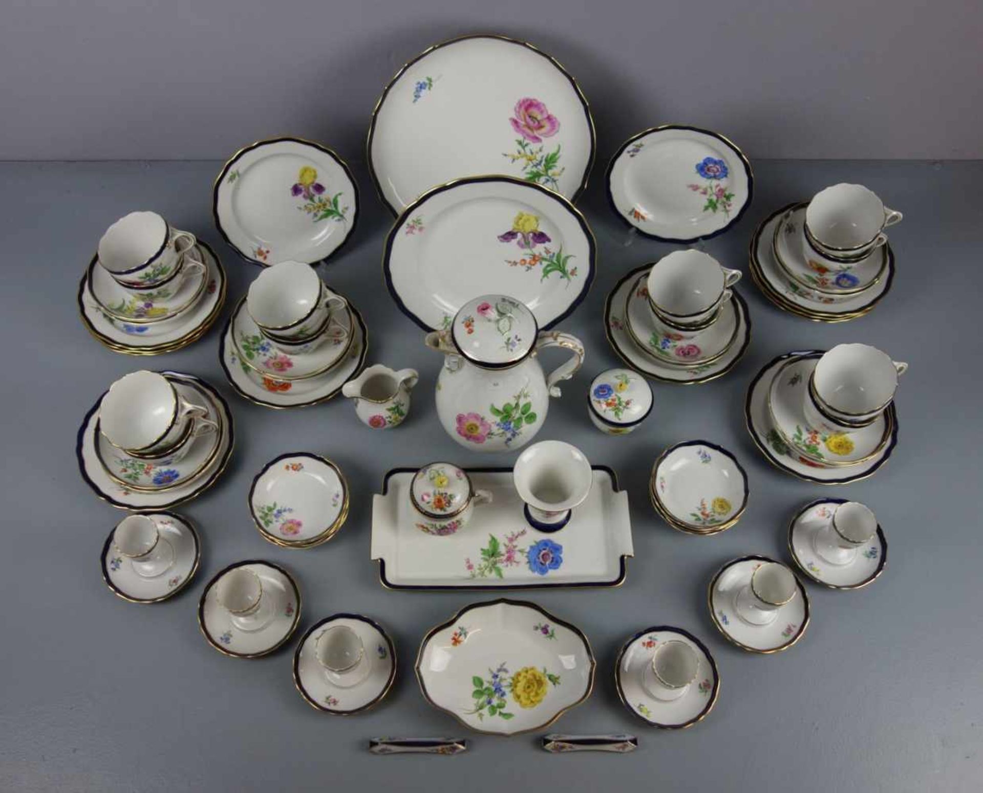 KAFFEE -, TEE - UND FRÜHSTÜCKSSERVICE / coffee or tea set, Porzellan, Manufaktur Meissen, - Bild 2 aus 10