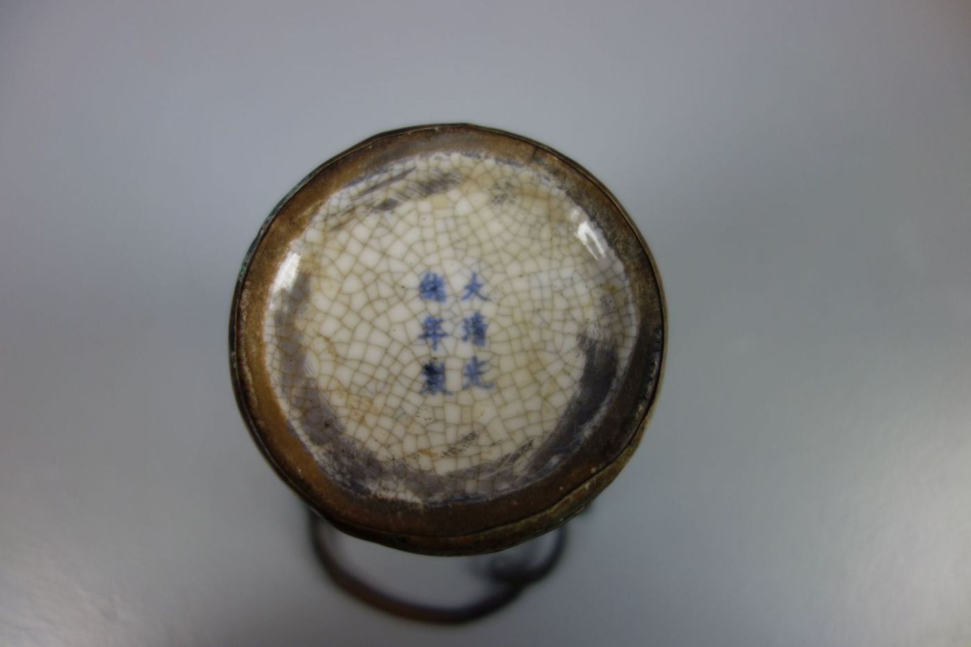 TEEDOSE / tea caddy, Porzellan mit Bronzemonturen, China, unter dem Stand gemarkt mit 6 - Bild 5 aus 5