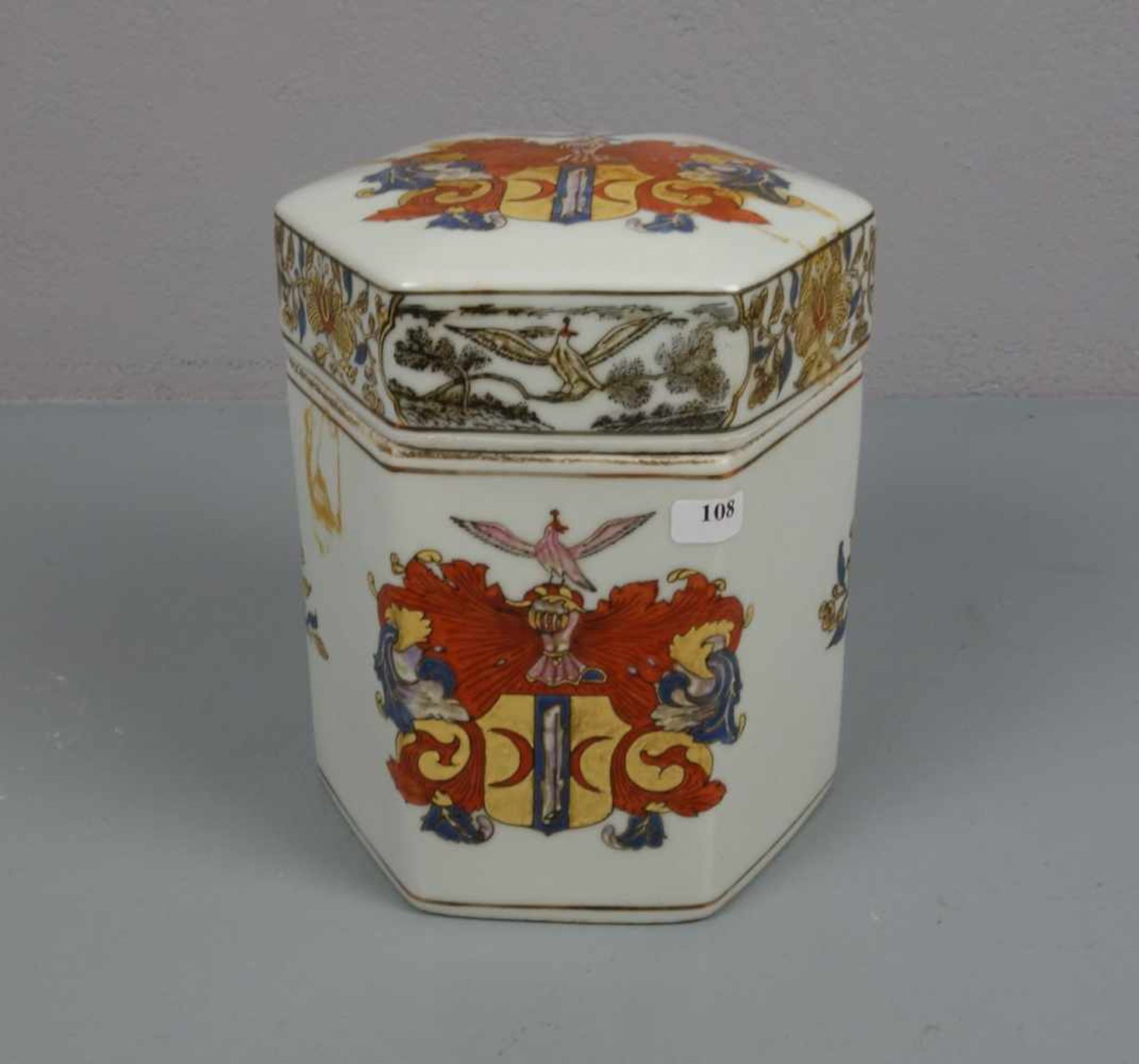 TEEDOSE / tea caddy, Porzellan, Chine de Commande - Dekor. Hexagonale Form mit leicht aufgewölbtem
