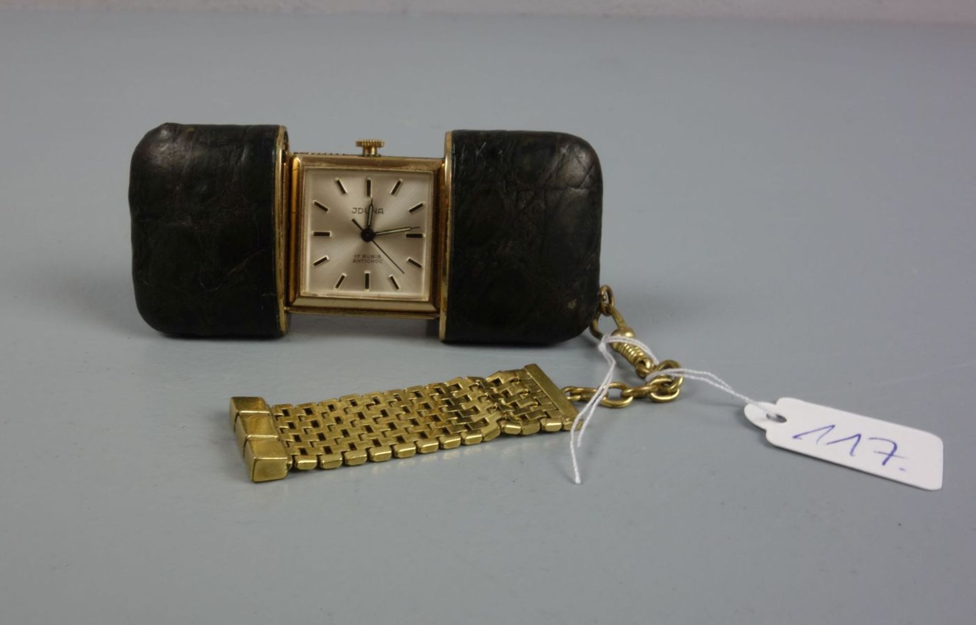 REISEUHR MIT CHATELAINE / SCHIEBE-UHR / ANHÄNGER-UHR, 1. H. 20. Jh., Handaufzug, Krokodilleder mit