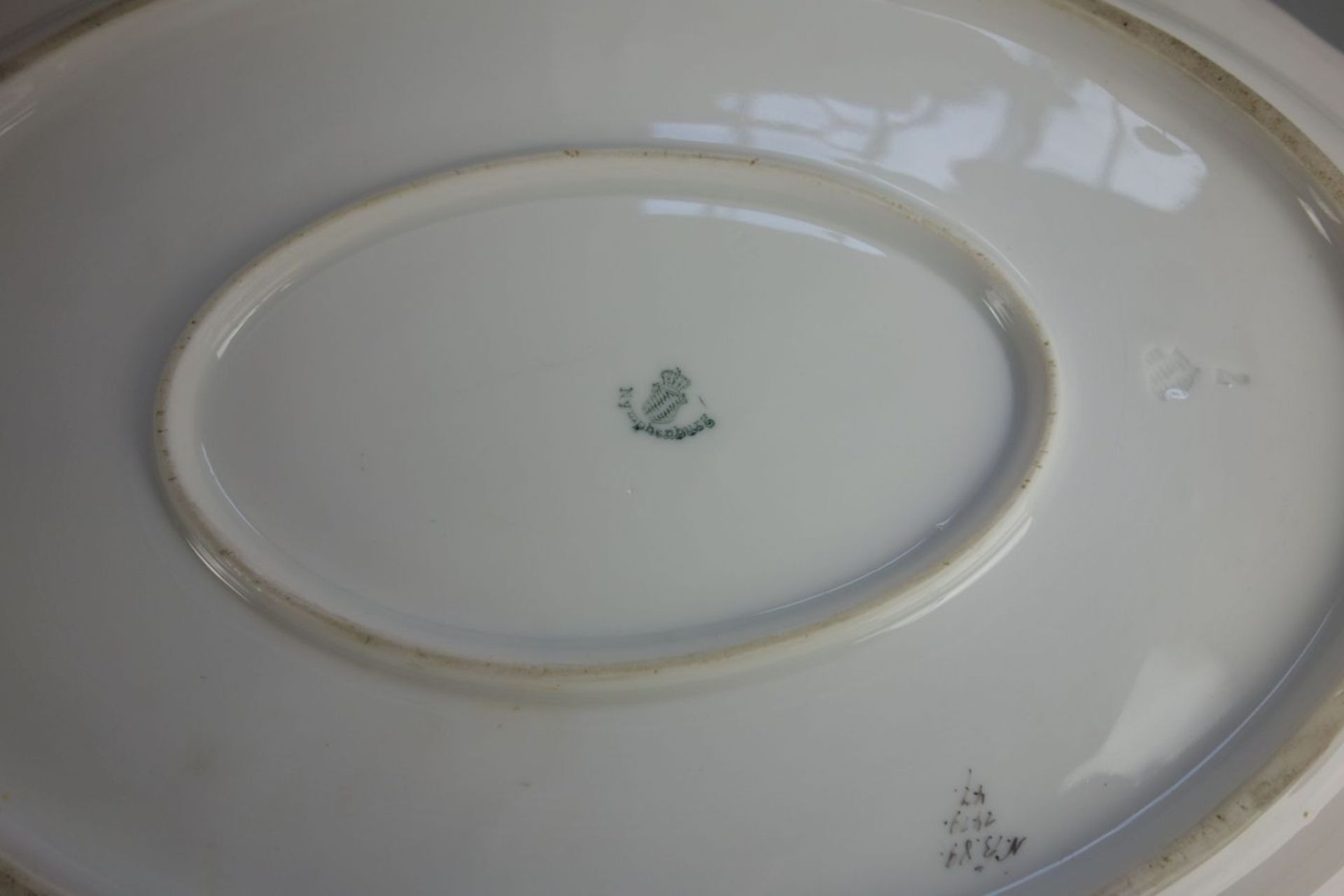 UMFANGREICHES NYMPHENBURG - SPEISESERVICE "ALT OSIER" MIT CAMAIEU-MALEREI IN PURPUR / dinner ware, - Bild 4 aus 8