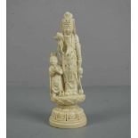 ELFENBEINFIGUR : "Guan Yin mit Assistenzfigur" / Okimono Figur / ivory figure, Asien. Elfenbein,
