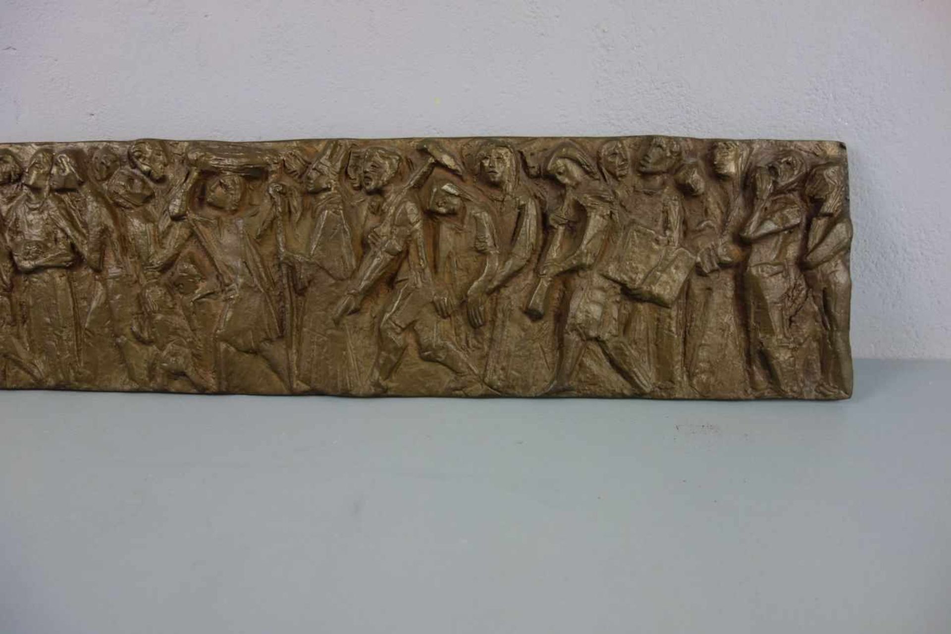 KRAUTWALD, JOSEPH (Borkenstadt / Oberschlesien 1914-2003 Rheine), Relief: "Prozession / - Bild 3 aus 4