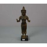 SKULPTUR / sculpture: "Buddha mit Lotusblume" / Buddha with lotus flower, Thailand; Bronzehohlguss