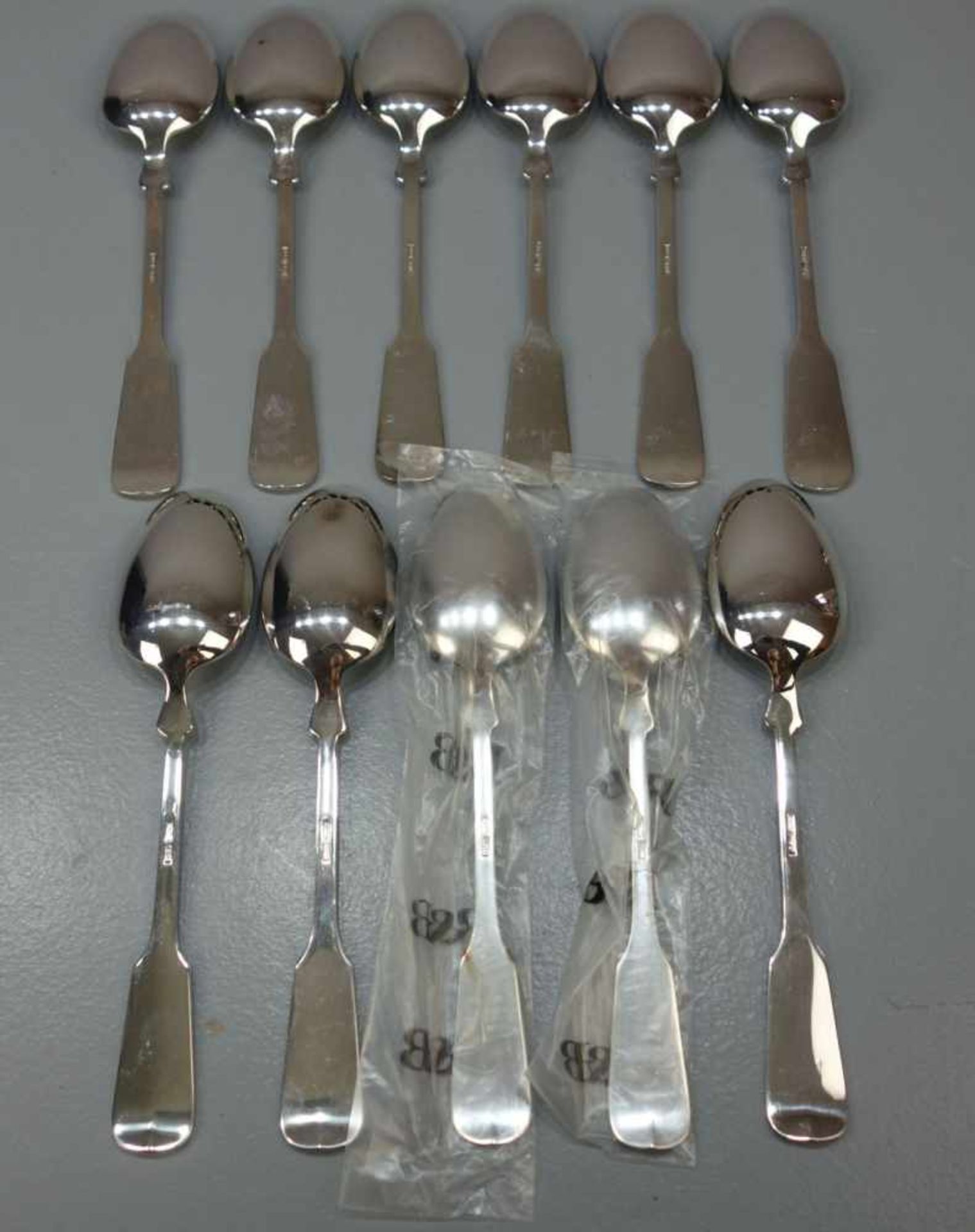 BESTECK: 11 SPEISELÖFFEL / MENÜLÖFFEL / plated spoons, 20. Jh., versilbertes Metall / 150er Auflage. - Image 2 of 3