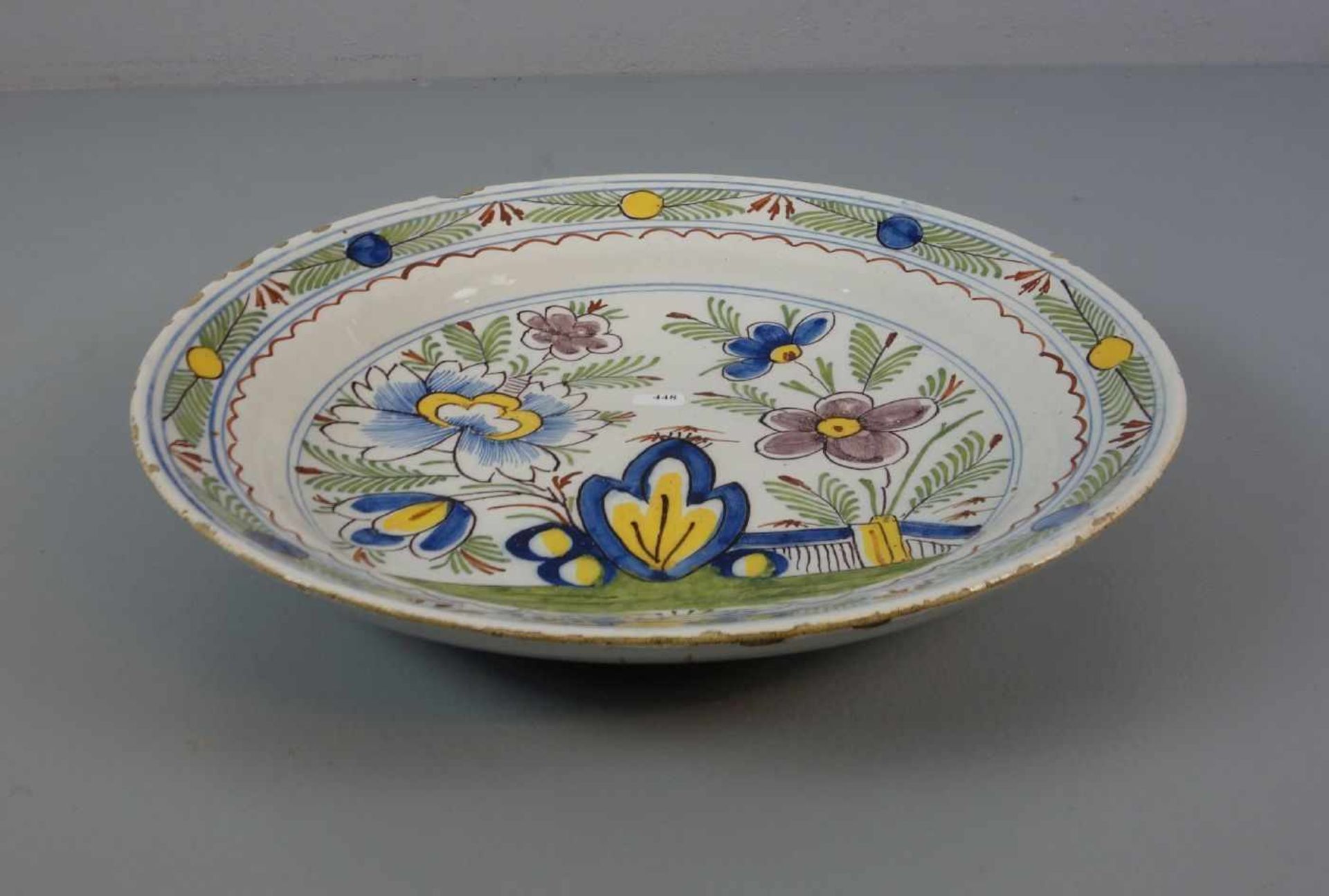 TELLER / SCHALE, Keramik, heller Scherben, Niederlande, 19. Jh., ungemarkt. Graublaue Glasur, - Image 2 of 3