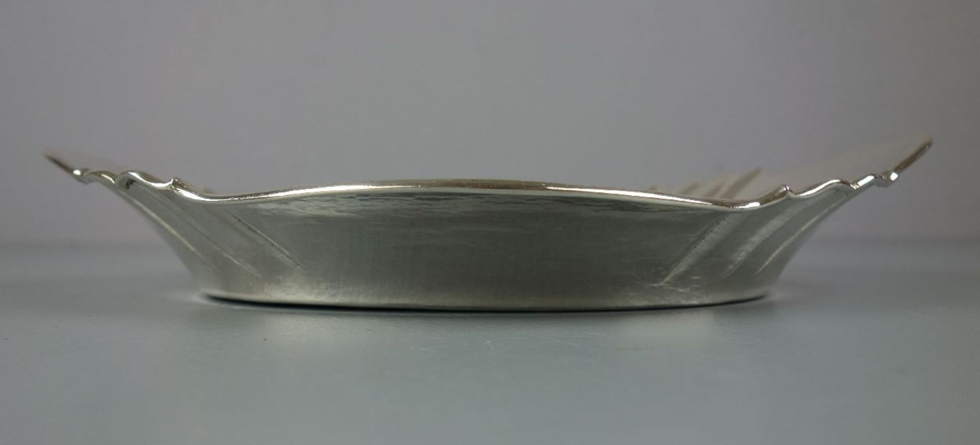 SILBERNE SCHALE / silver bowl, 800er Silber (342 g), gepunzt mit Halbmond, Krone und - Image 2 of 4
