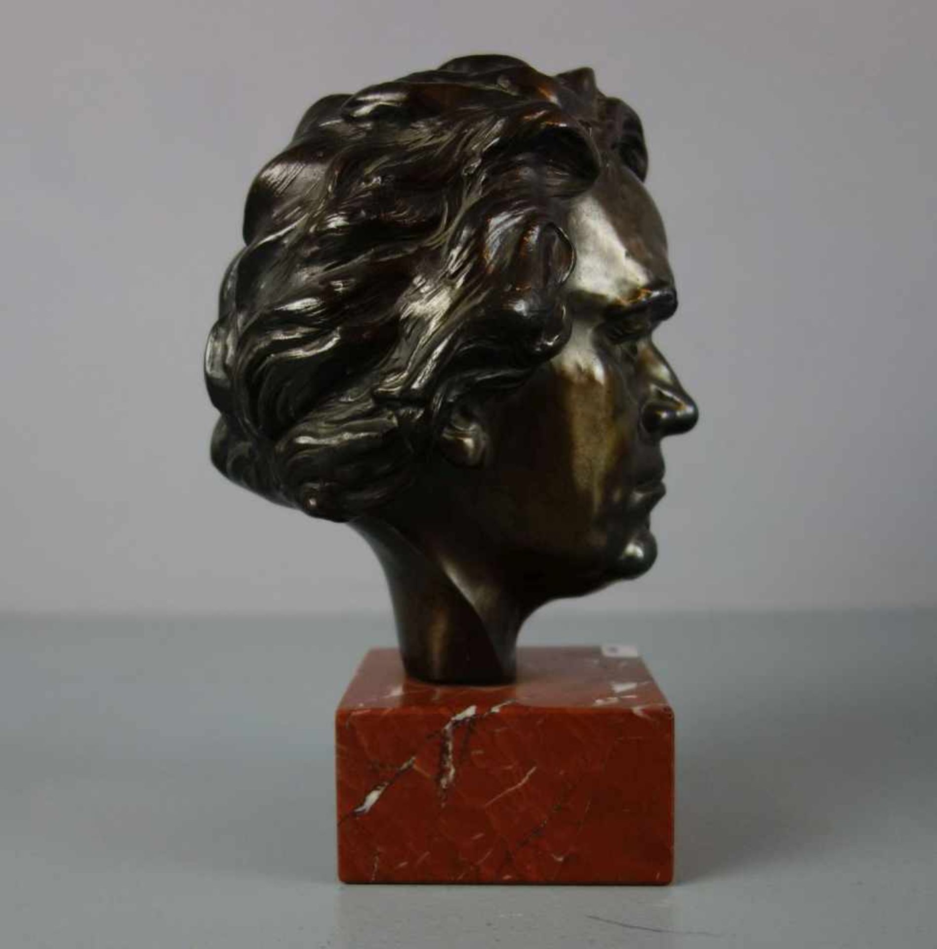 SKULPTUR / sculpture: "Porträtkopf Ludwig von Beethoven" (1770-1827), bronzierter Zinkguss auf - Image 4 of 4
