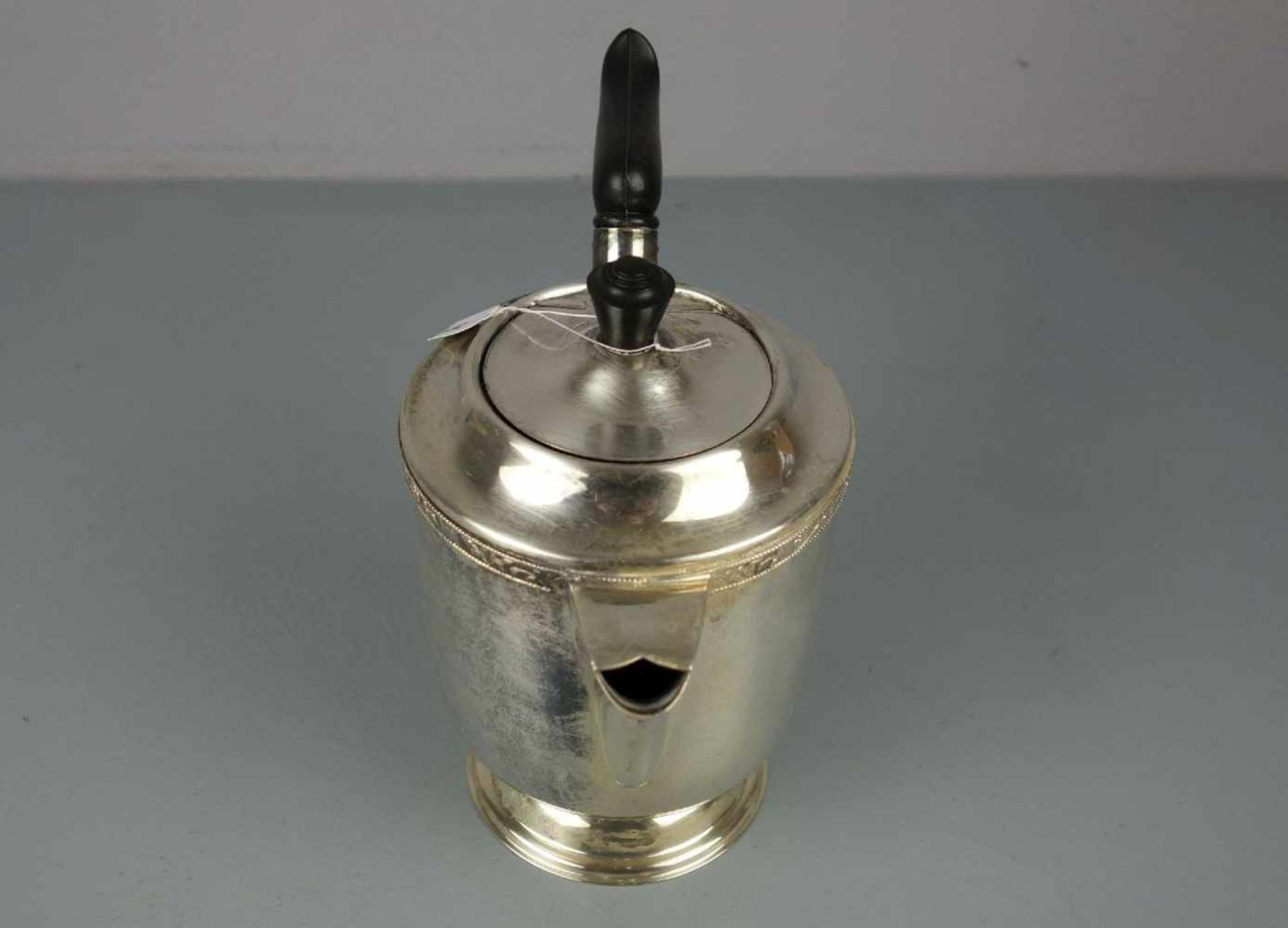 KAFFEEKANNE / KANNE / coffee pot, versilbertes Metall und Bakelit, 1. H. 20. Jh., England, unter dem - Image 2 of 5