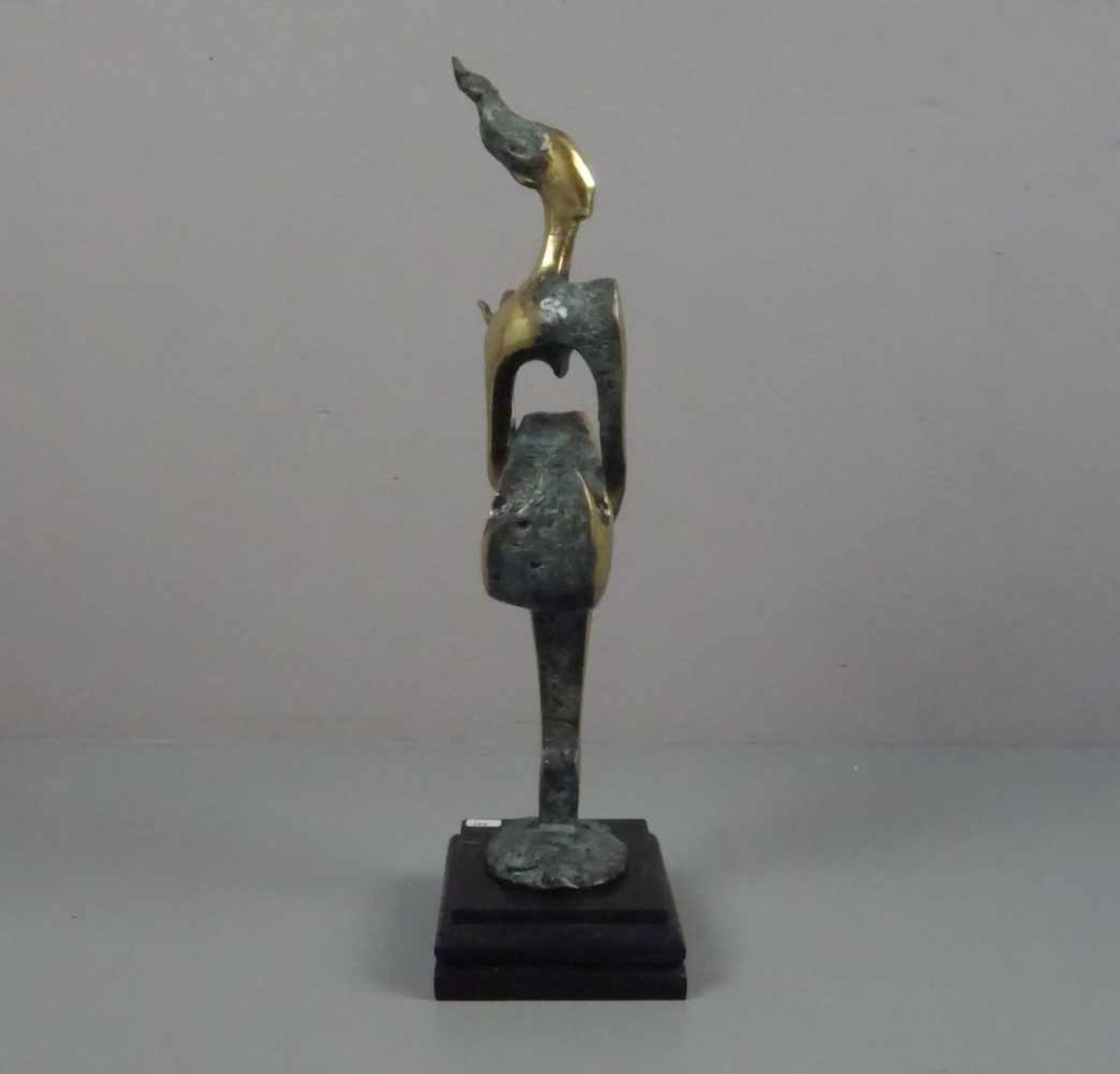 NICK (Bildhauer des 20./21. Jh.), Skulptur / sculpture: "Sitzende", Bronze, goldfarben poliert und - Image 3 of 5