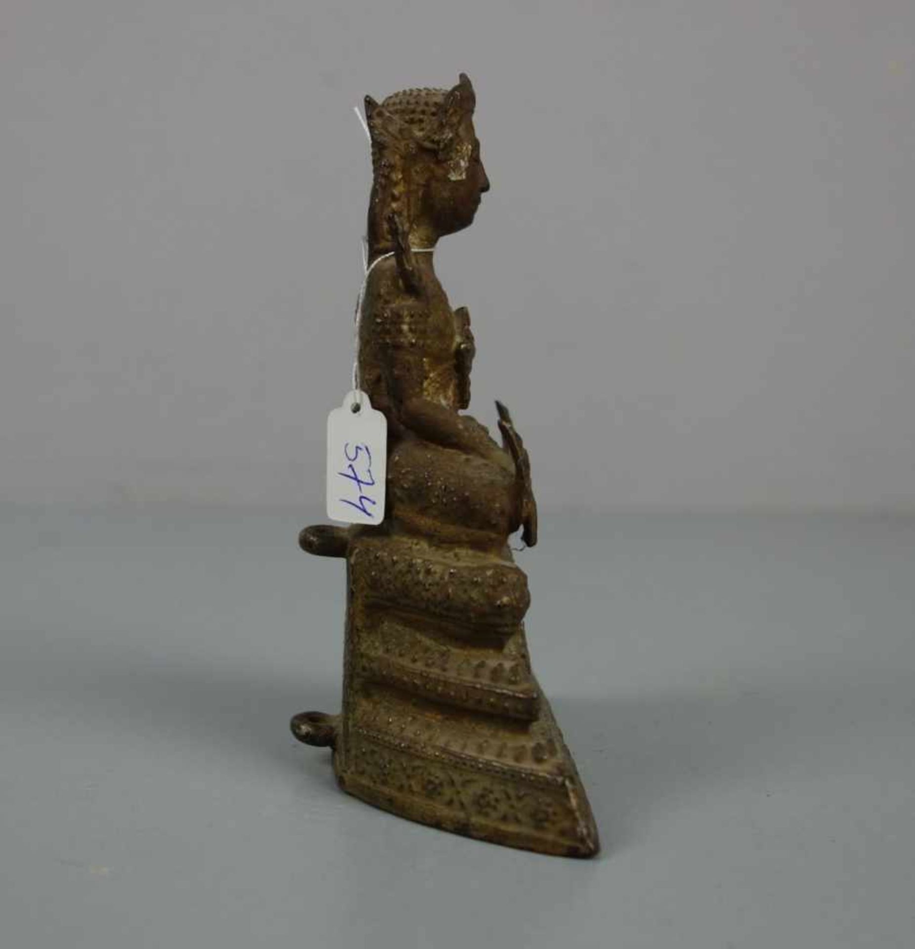 SKULPTUR: Buddha, Thailand, Ratanakosin Periode, Bronze mit Akzentuierungen aus Goldlack. - Bild 4 aus 4