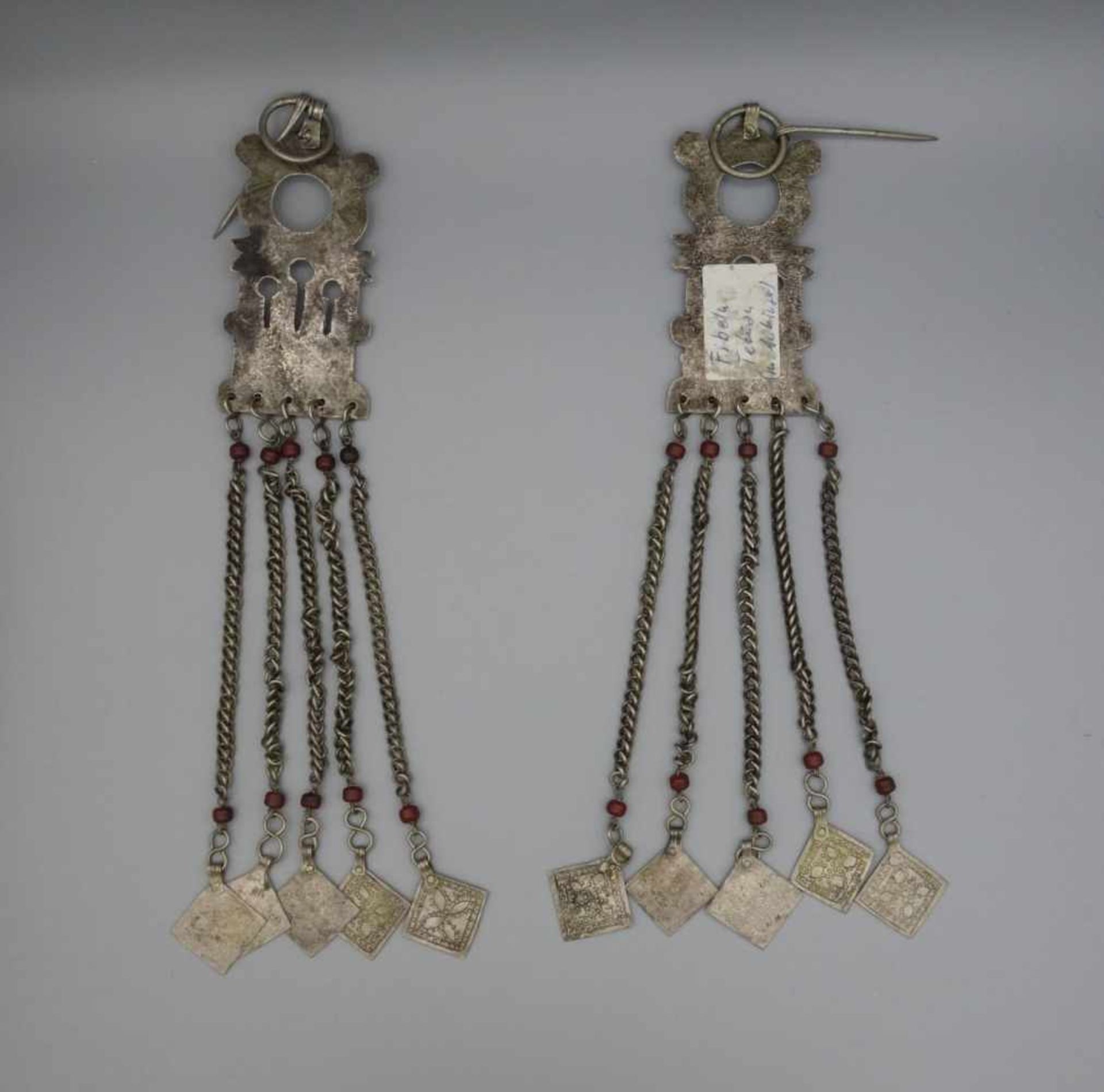 BERBER-SCHMUCK: Fibelpaar / oriental jewellery, Silber (Gesamtgewicht 146 g), aus der Region Tétouan - Image 2 of 2