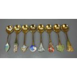 8 JAHRESLÖFFEL / SAMMELLÖFFEL / eight collecting spoons, Mitte 20. Jh., Silber vergoldet und
