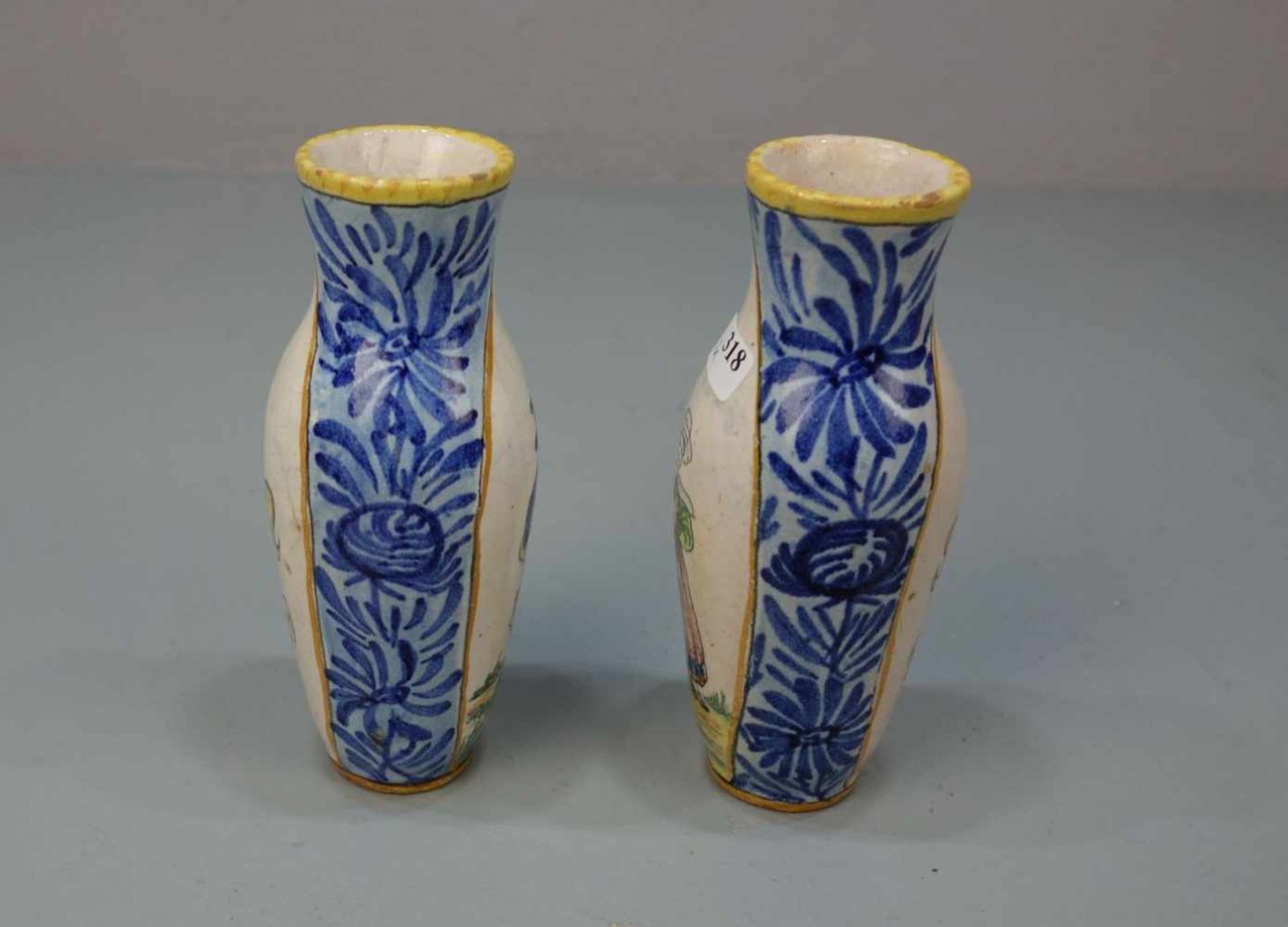 VASENPAAR / two ceramic vases, wohl Frankreich (Bretonisch?), Fayence / Keramik, rötlicher Scherben. - Image 2 of 4